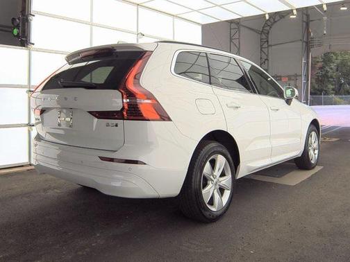 2022 Volvo XC60 B5 Momentum