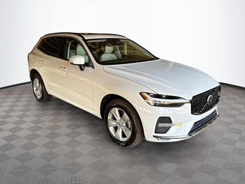 2022 Volvo XC60 B5 Momentum