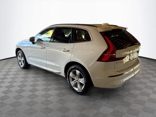 2022 Volvo XC60 B5 Momentum