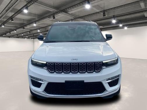 2022 Jeep Grand Cherokee Summit