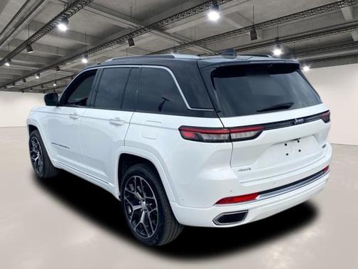 2022 Jeep Grand Cherokee Summit