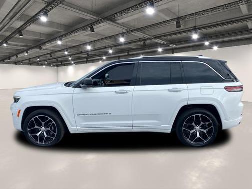 2022 Jeep Grand Cherokee Summit