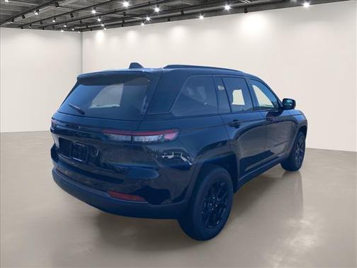 Diamond Black 2026 Jeep Grand Cherokee Laredo