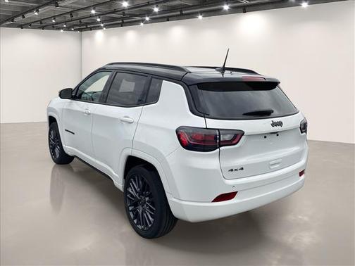 Bright White Clearcoat 2022 Jeep Compass Altitude