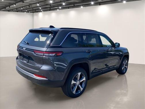 Metallic 2026 Jeep Grand Cherokee Limited