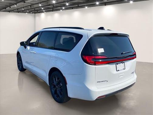 Bright White Clearcoat 2026 Chrysler Pacifica Limited