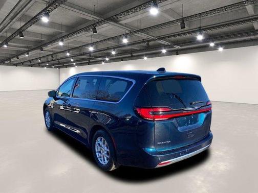 Fathom Blue Pearlcoat 2023 Chrysler Pacifica Touring-L
