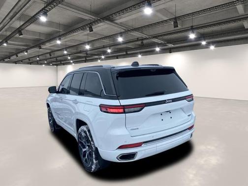 2023 Jeep Grand Cherokee Summit