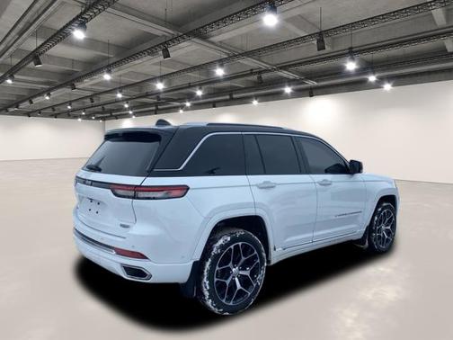 2023 Jeep Grand Cherokee Summit