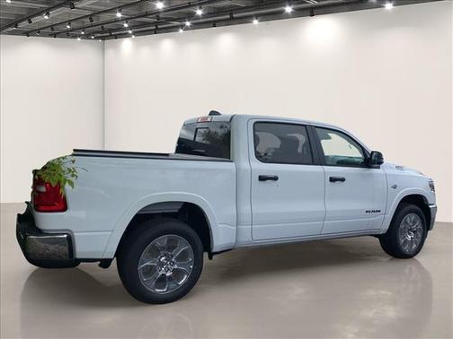 Bright White Clearcoat 2026 RAM 1500 Big Horn/Lone Star