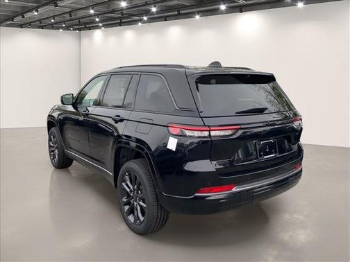 Diamond Black 2026 Jeep Grand Cherokee Limited