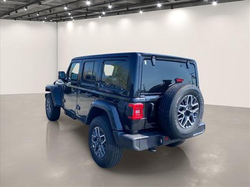 Black Clearcoat 2026 Jeep Wrangler Sahara