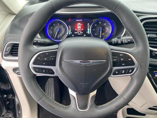 2022 Chrysler Pacifica Touring-L