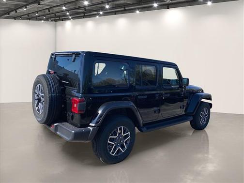 Black Clearcoat 2026 Jeep Wrangler Sahara