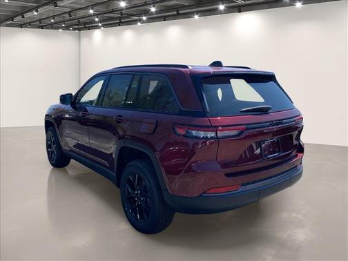 Velvet Red Pearlcoat 2026 Jeep Grand Cherokee Laredo