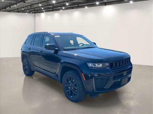 Diamond Black 2026 Jeep Grand Cherokee Laredo