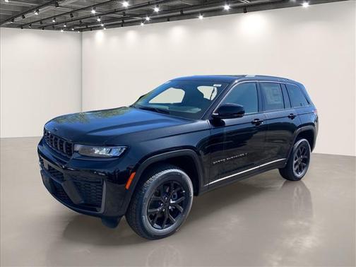 Diamond Black 2026 Jeep Grand Cherokee Laredo