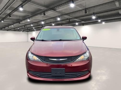 2020 Chrysler Voyager L