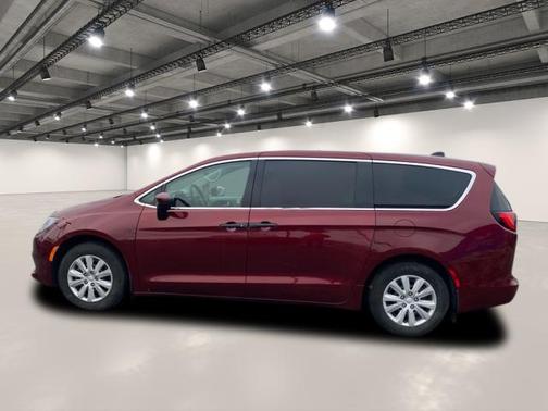 2020 Chrysler Voyager L