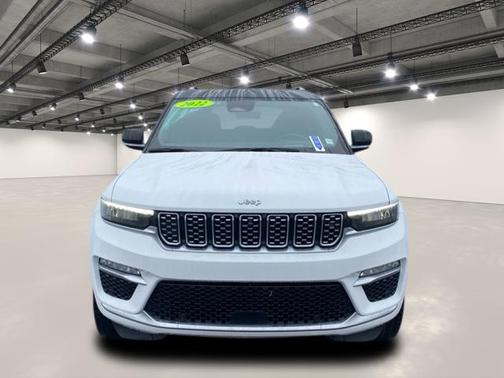 2022 Jeep Grand Cherokee Summit