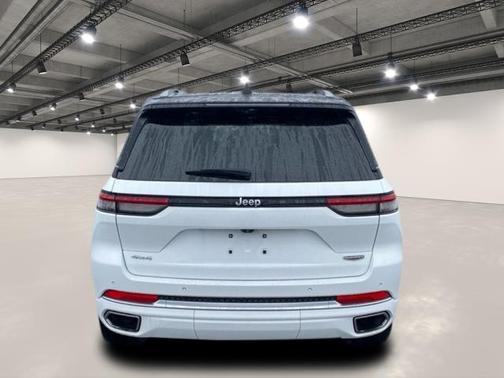 2022 Jeep Grand Cherokee Summit