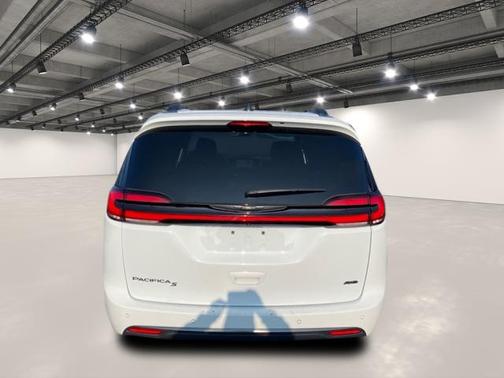 2023 Chrysler Pacifica Touring-L