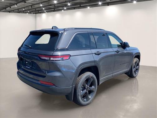 Metallic 2026 Jeep Grand Cherokee Limited