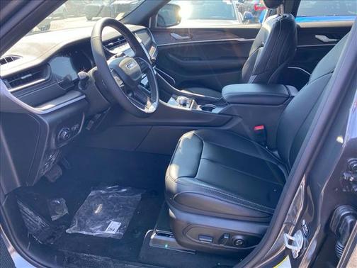 Metallic 2026 Jeep Grand Cherokee Limited