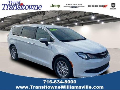 2022 Chrysler Voyager LX