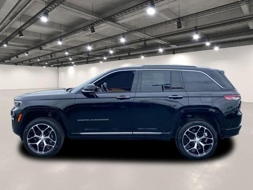 2022 Jeep Grand Cherokee Summit