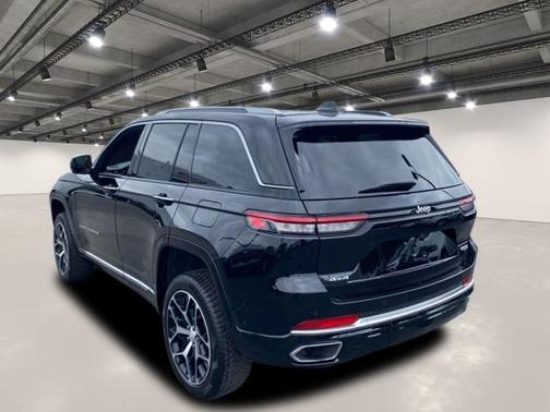 2022 Jeep Grand Cherokee Summit