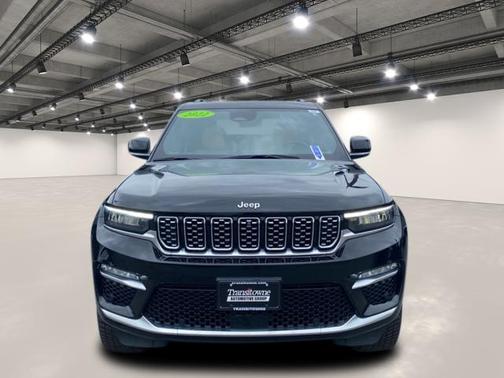 2022 Jeep Grand Cherokee Summit