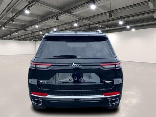 2022 Jeep Grand Cherokee Summit