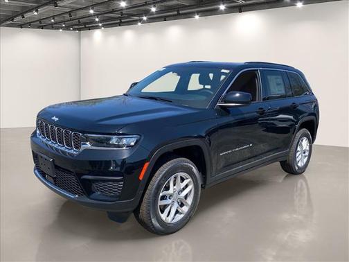 Diamond Black 2026 Jeep Grand Cherokee Laredo