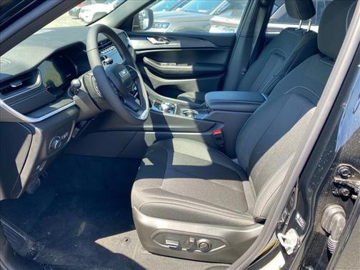 Diamond Black 2026 Jeep Grand Cherokee Laredo