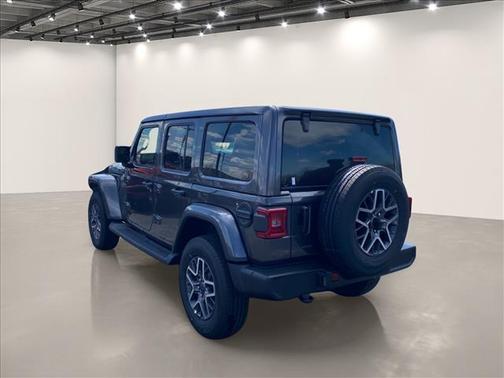 Granite Crystal Clearcoat Metallic 2026 Jeep Wrangler Sahara
