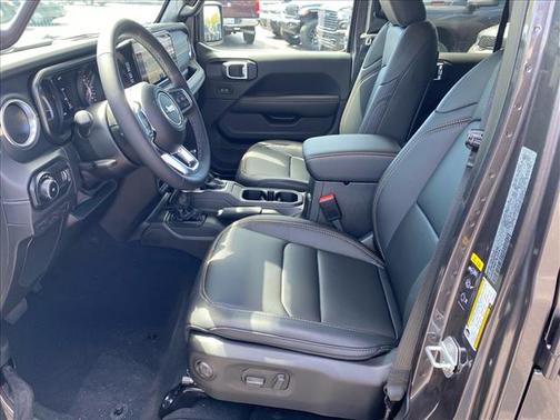 Granite Crystal Clearcoat Metallic 2026 Jeep Wrangler Sahara