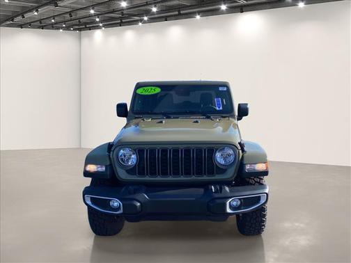 41 2025 Jeep Gladiator Sport
