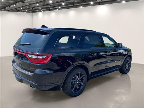 DB Black Crystal Clearcoat 2026 Dodge Durango GT Plus HEMI V8