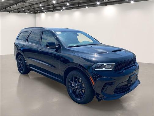 DB Black Crystal Clearcoat 2026 Dodge Durango GT Plus HEMI V8
