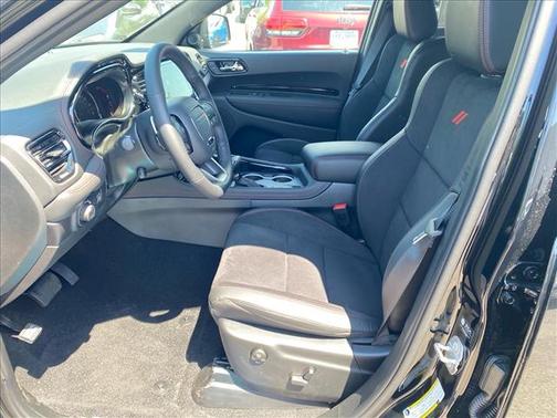 DB Black Crystal Clearcoat 2026 Dodge Durango GT Plus HEMI V8
