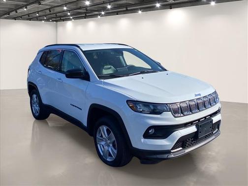 Bright White Clearcoat 2022 Jeep Compass Latitude