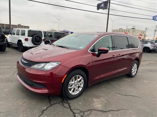 2023 Chrysler Voyager LX