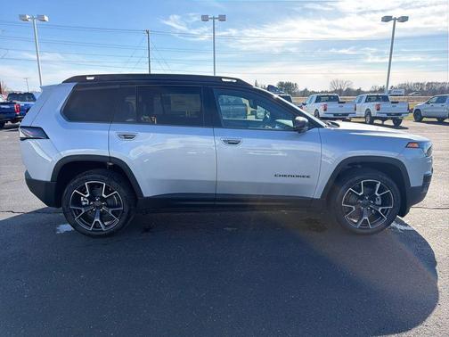 Silver Zynith Clearcoat 2026 Jeep Cherokee Overland