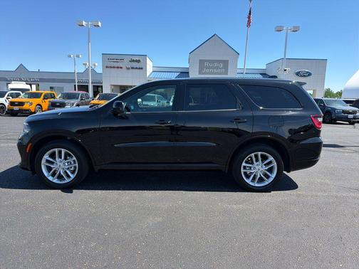 DB Black Crystal Clearcoat 2026 Dodge Durango GT