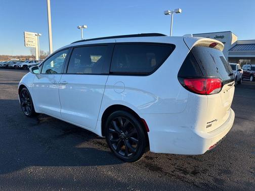 2019 Chrysler Pacifica Touring-L