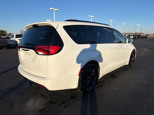 2019 Chrysler Pacifica Touring-L