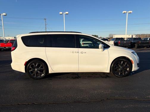 2019 Chrysler Pacifica Touring-L