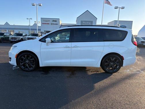 2019 Chrysler Pacifica Touring-L