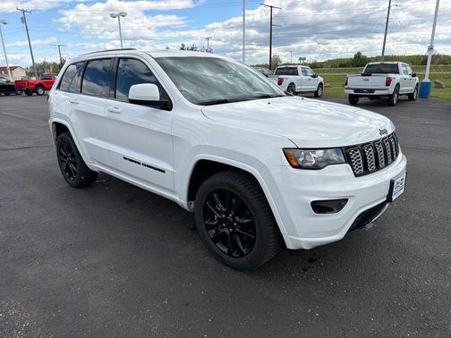 Bright White Clearcoat 2022 Jeep Grand Cherokee WK Laredo